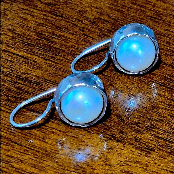 Silpada Margarite Pearl Hammered Silver Drop Earrings - Picture 2 of 7